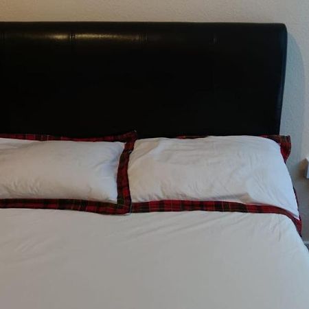 Nice Double Bedroom At Streatham Place Лондон Екстериор снимка